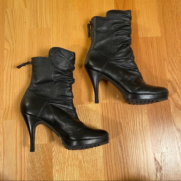 Juicy Couture Short Boot - Picture 4 of 6